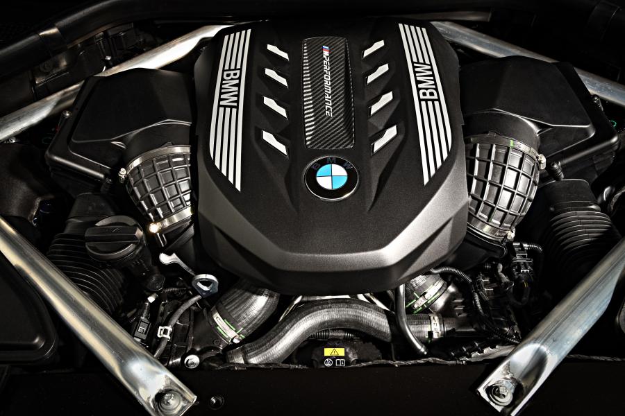 Моторный отсек BMW X7 M50i (G07) 2019 года  (WW) (фото 33 из 36)
